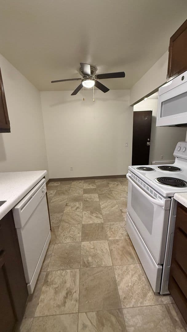 Elkhorn Village Apartments 6 of 43