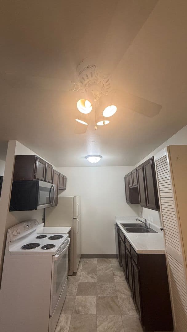 Elkhorn Village Apartments 29 of 37