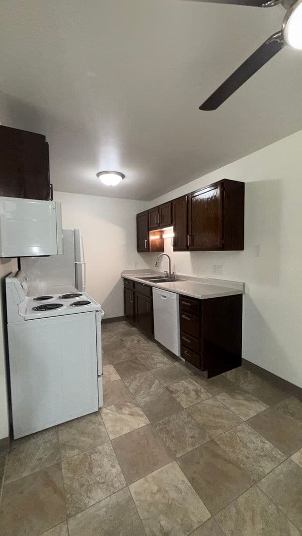 Elkhorn Village Apartments 4 of 31