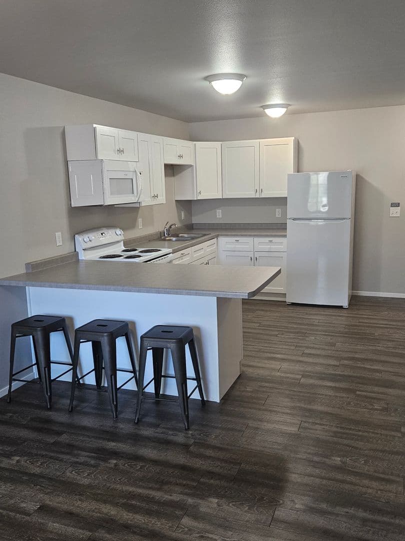 Plaza View Apartments 2 of 8