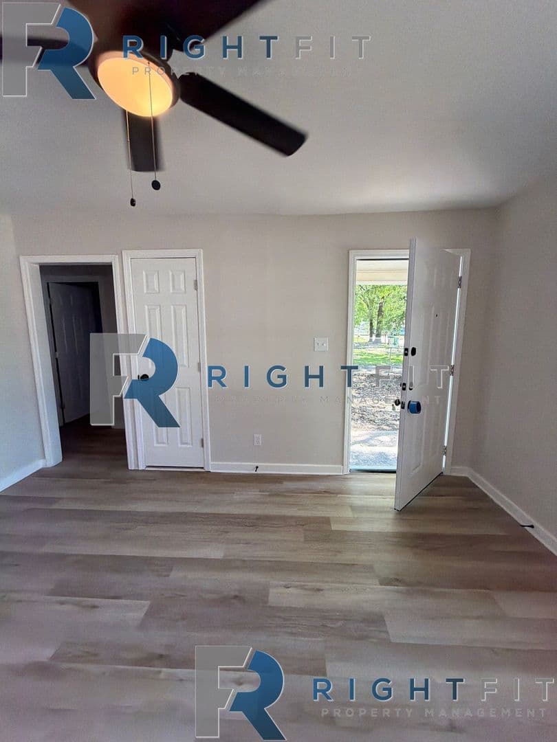 3114 Anthony Dr 1 of 8