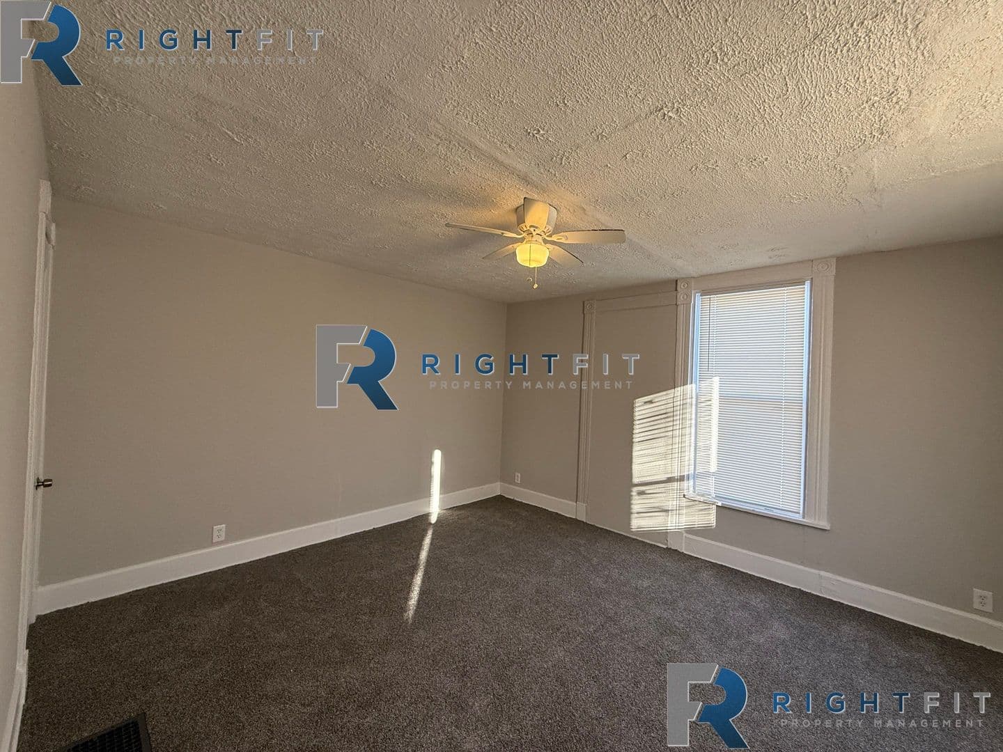 957 Fairbanks Ave 11 of 15