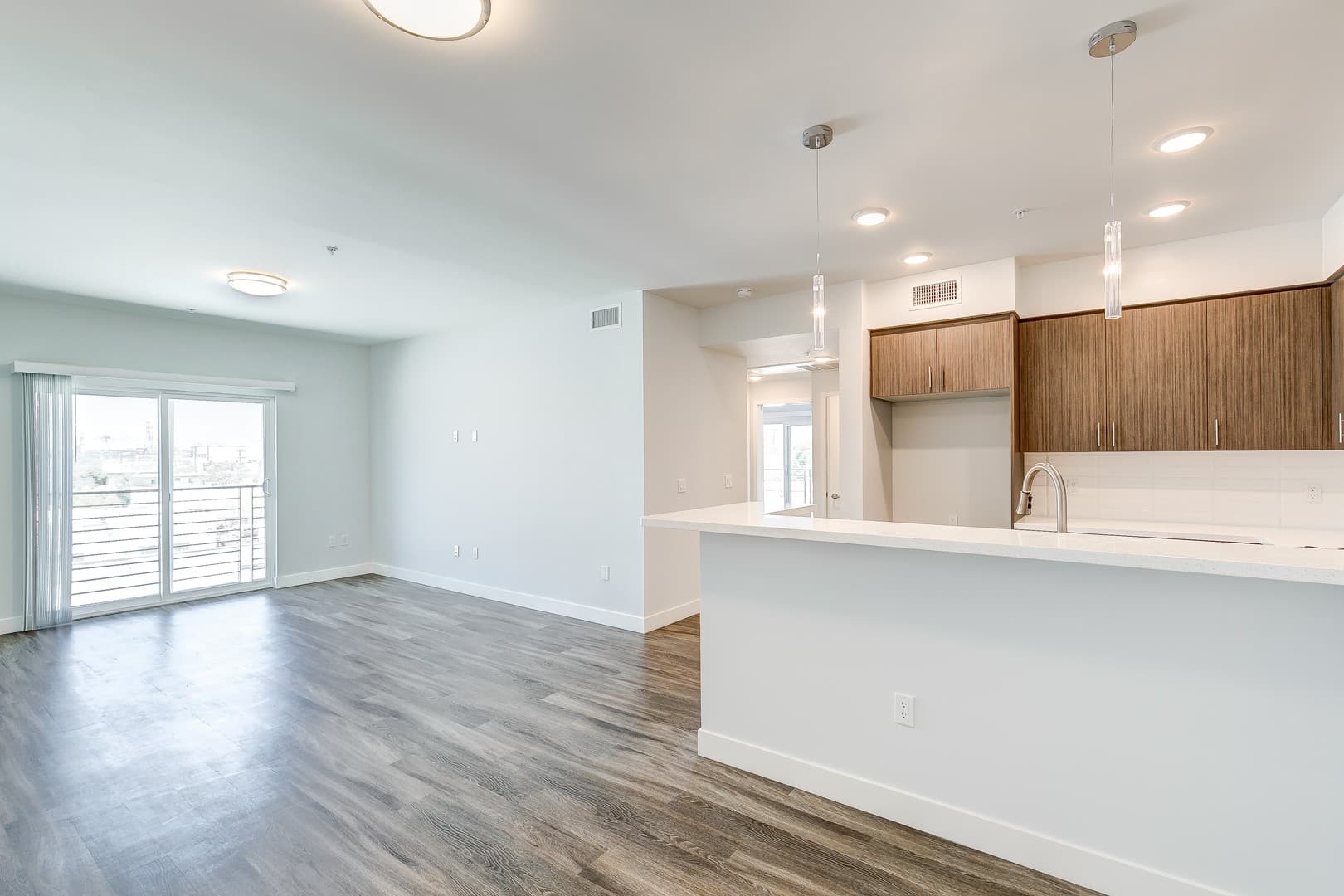 MODERNO East 6 of 29