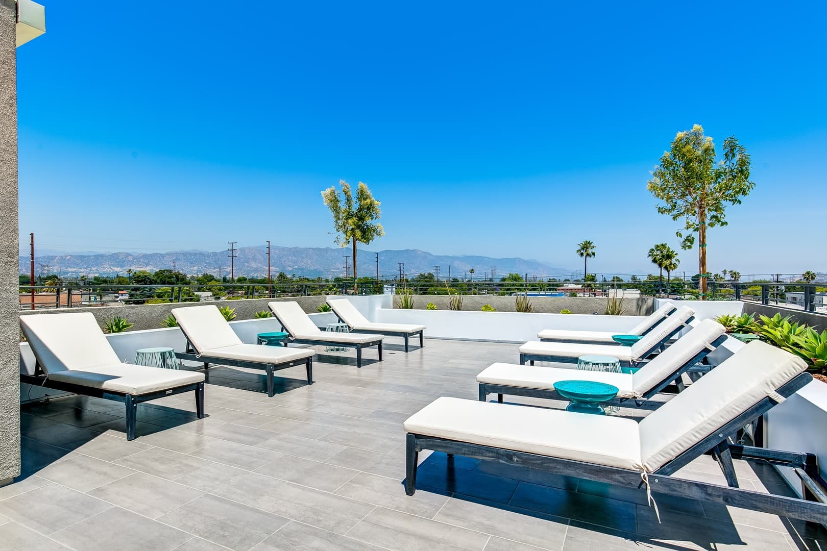 MODERNO East 22 of 29