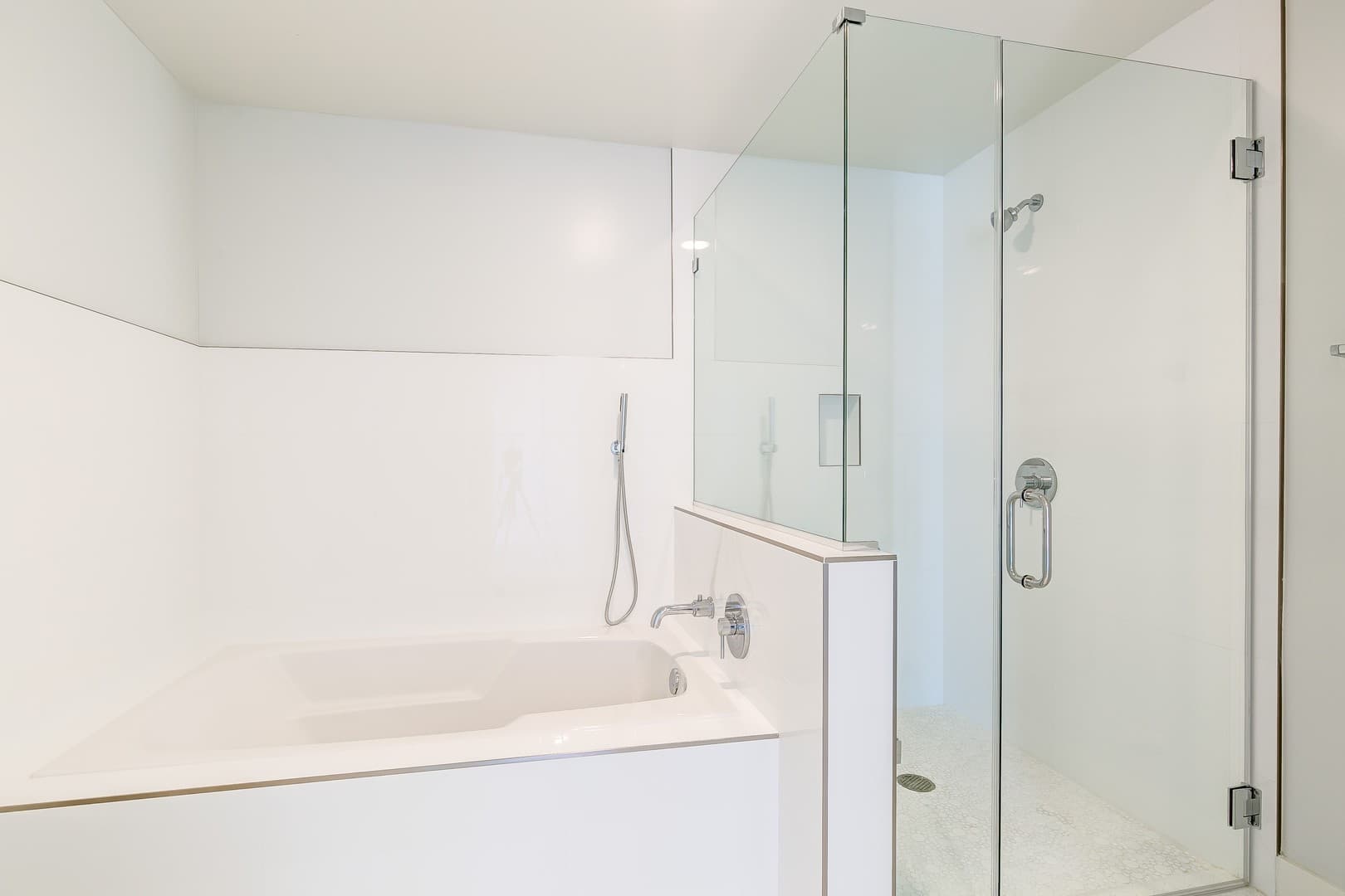 MODERNO East 9 of 29