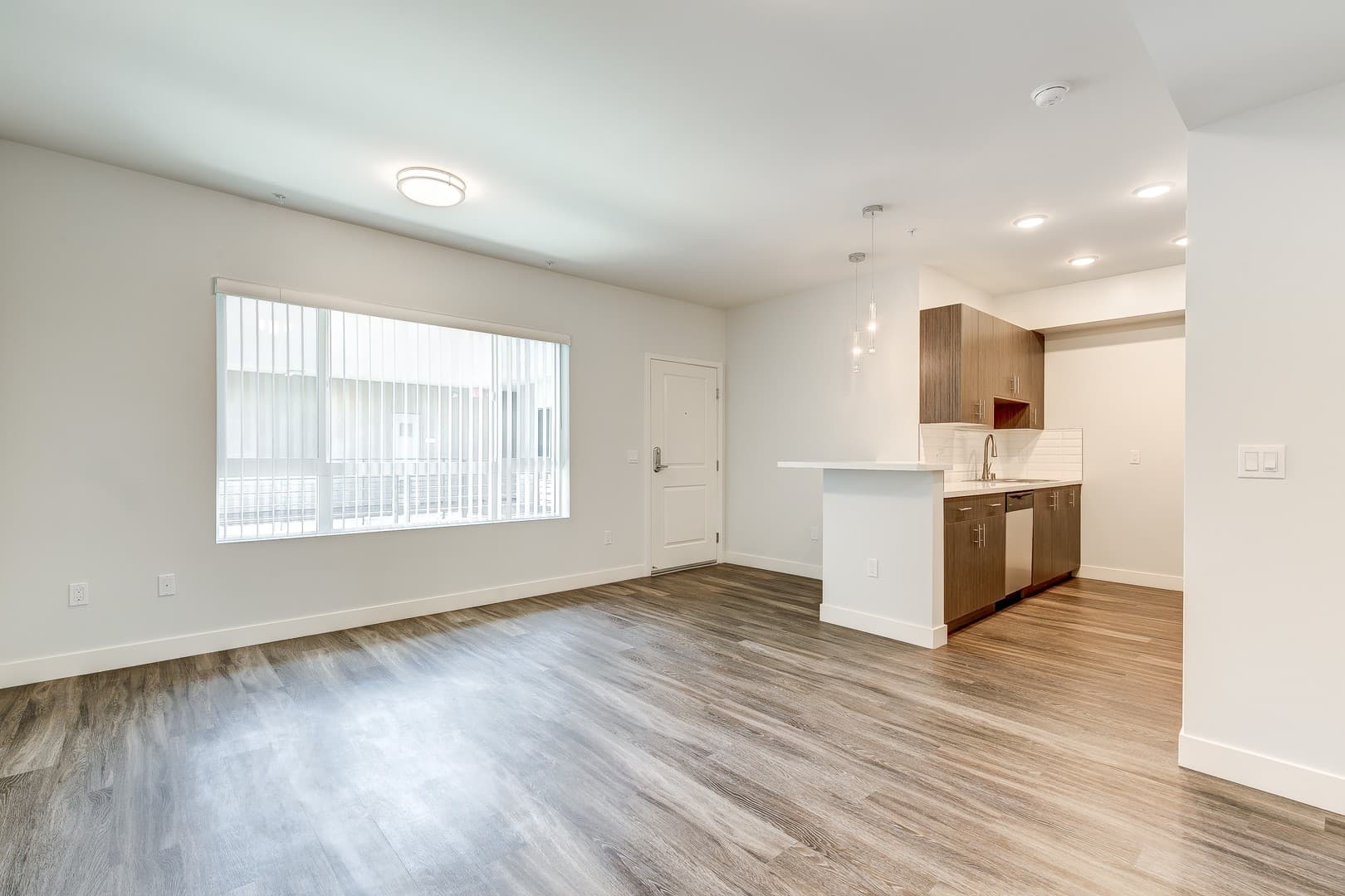 MODERNO East 8 of 29
