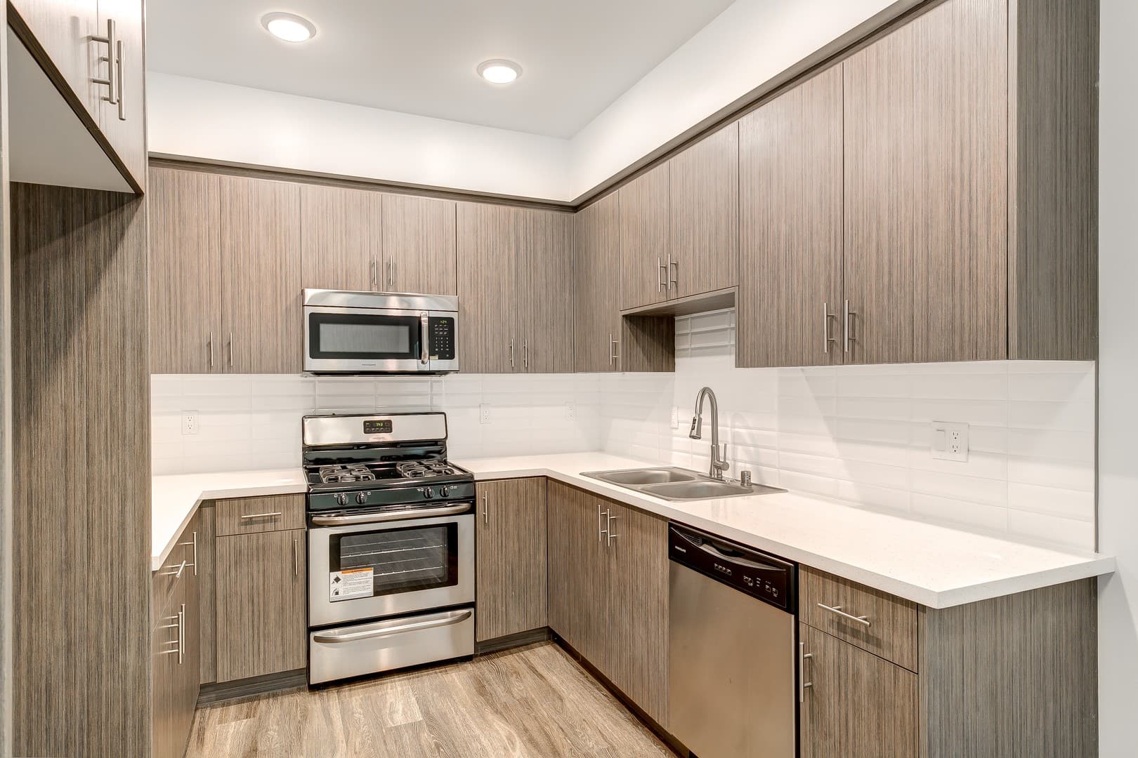 MODERNO East 14 of 29