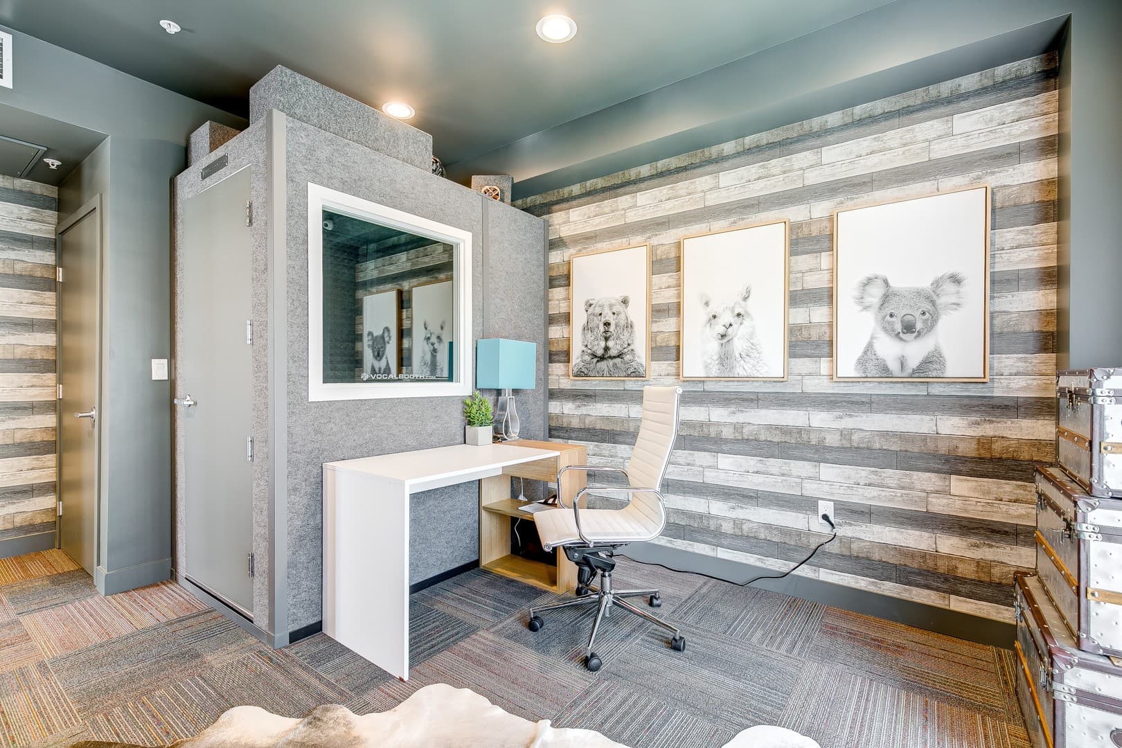 MODERNO East 28 of 29