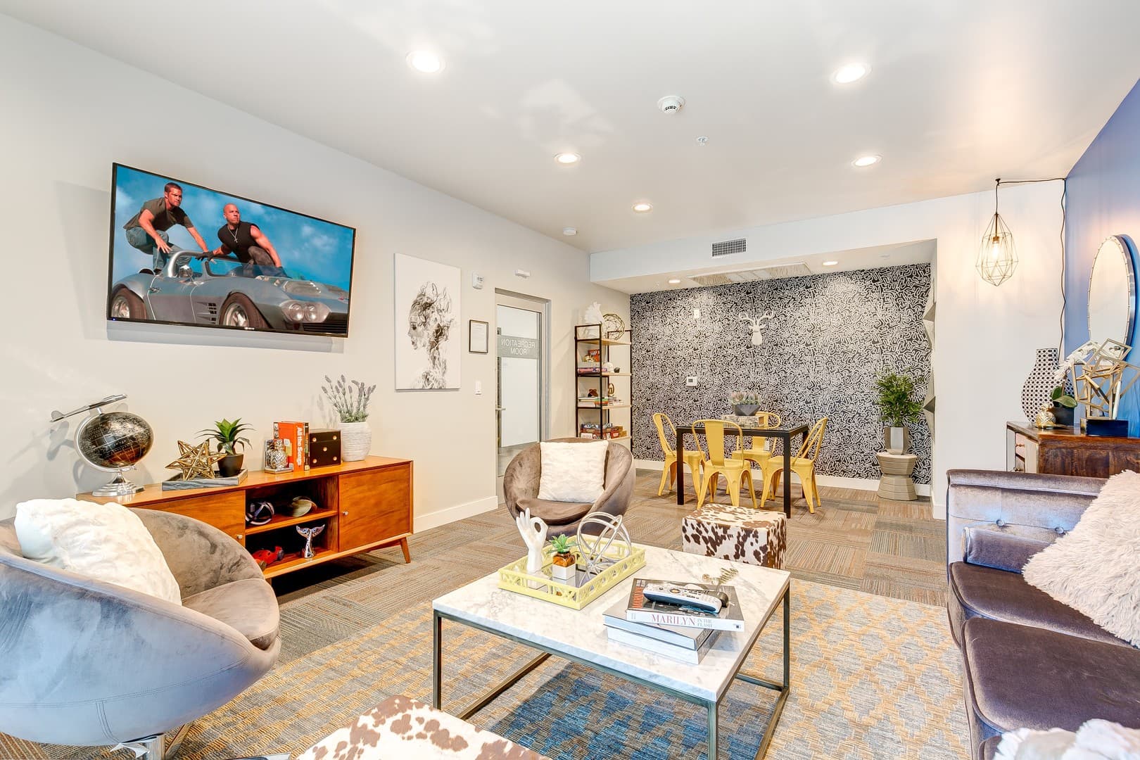MODERNO East 25 of 29