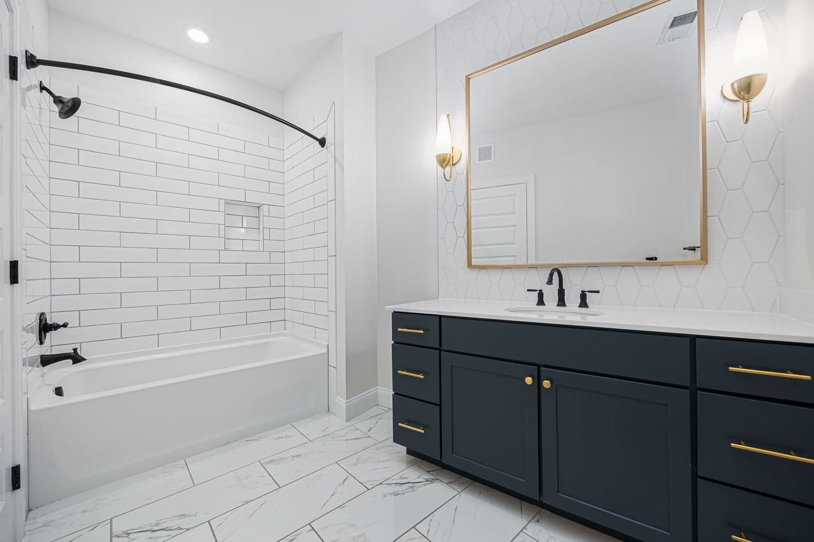 Luxe 23 46 of 129