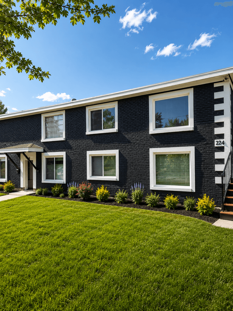 Charming SPACIOUS 2 Bedroom CONDO Apartment in the Heart of Salt Lake City 2 of 15