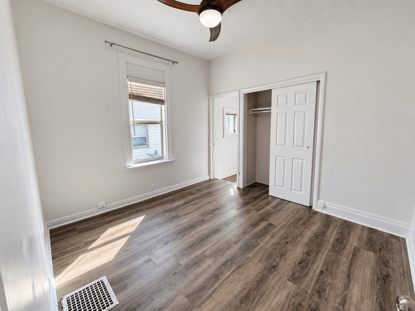 Charming SPACIOUS 2 Bedroom CONDO Apartment in the Heart of Salt Lake City 5 of 15