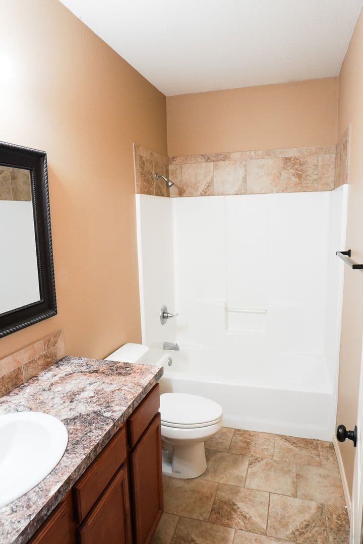 3-Bed Duplex w Garage, Yard, Balcony SPECIAL: $500 off November Rent 5 of 17