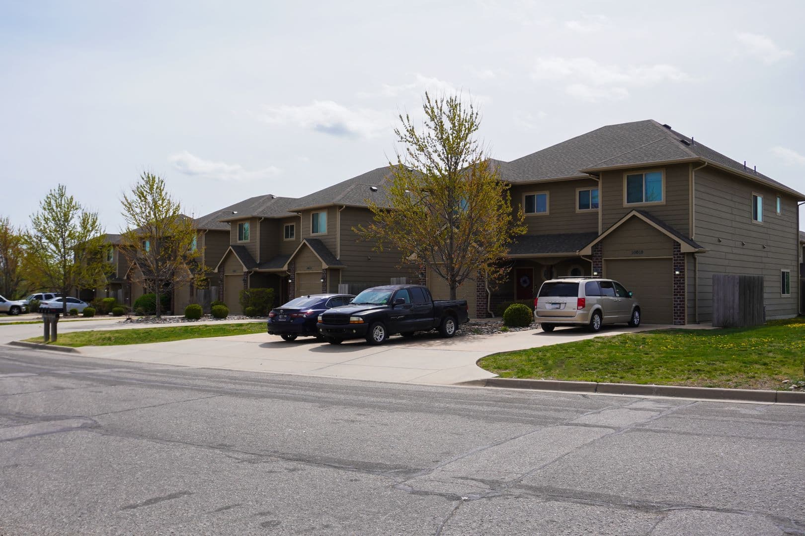 3-Bed Duplex w Garage, Yard, Balcony SPECIAL: $500 off November Rent 12 of 17