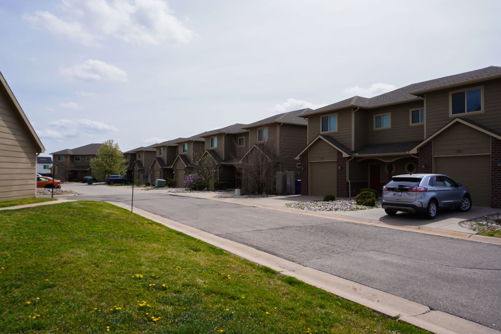3-Bed Duplex w Garage, Yard, Balcony SPECIAL: $500 off November Rent 15 of 17