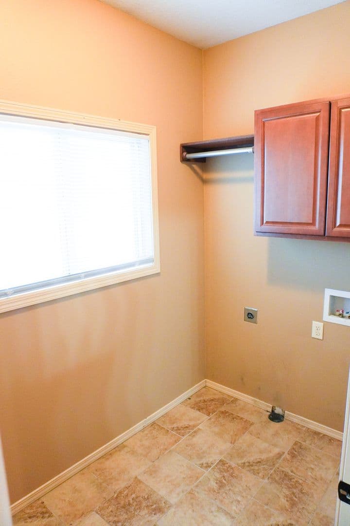 3-Bed Duplex w Garage, Yard, Balcony SPECIAL: $500 off November Rent 7 of 17