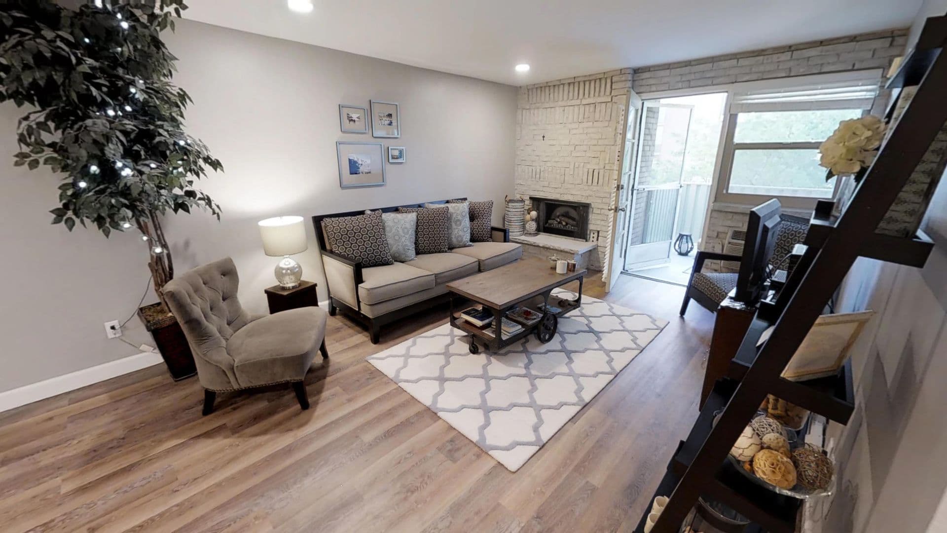 La Fonda Apartments 4 of 14