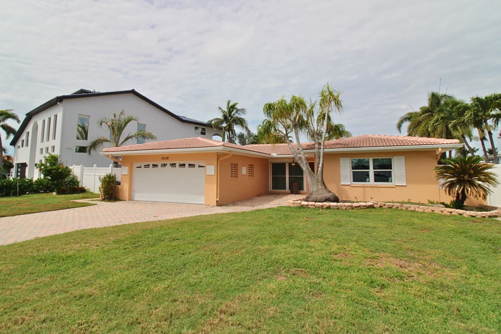 10128 Yacht Club Dr 2 of 8