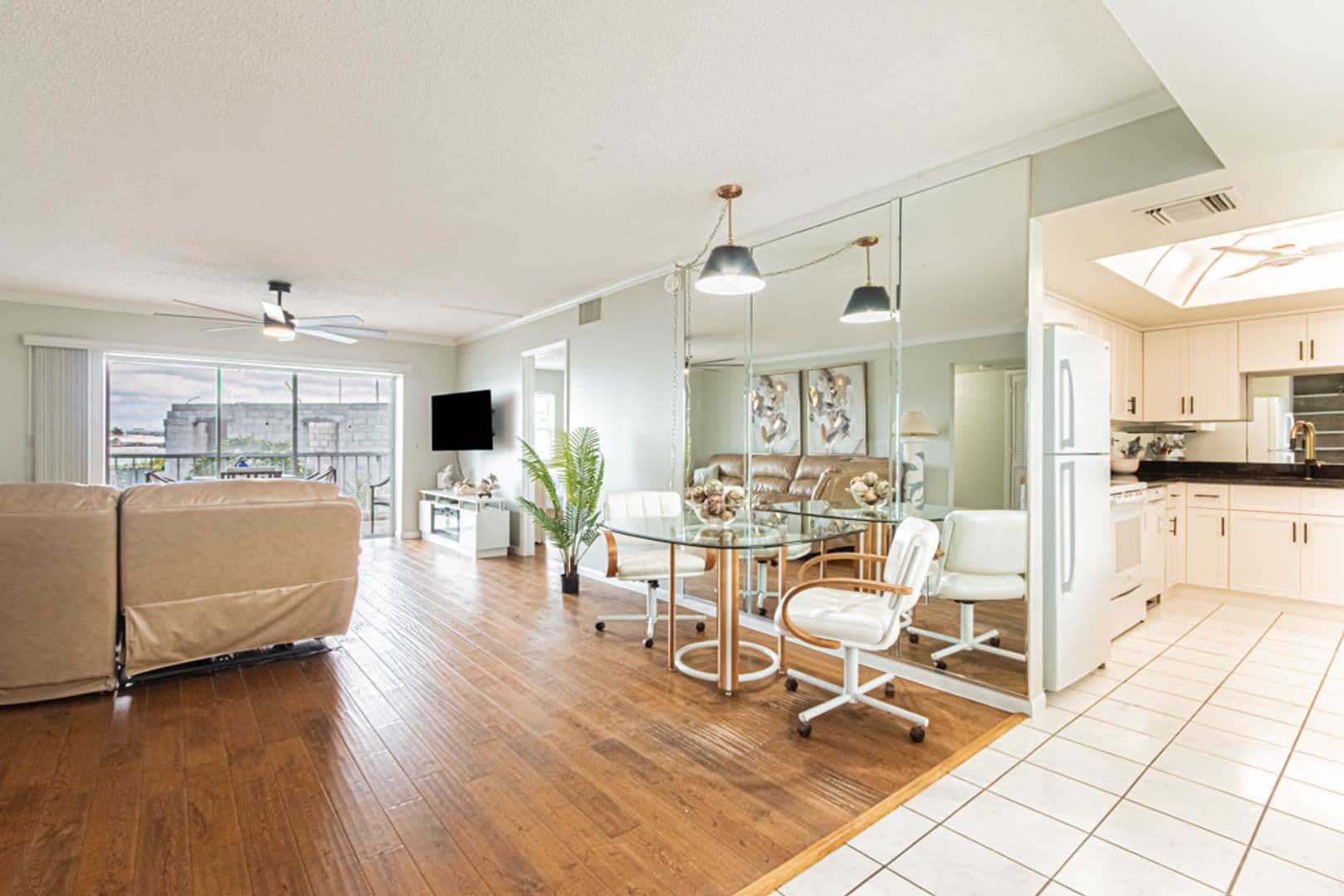 Blue Point Ave 1280 C22 9 of 42