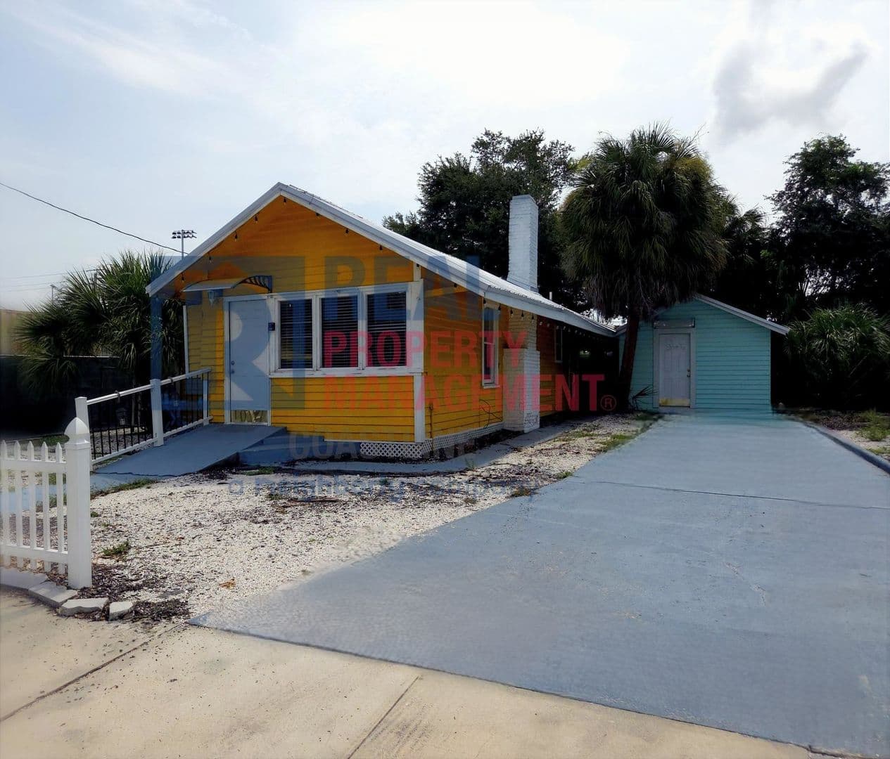 Private 1BR Cottage in the Village of the Arts 2 of 8