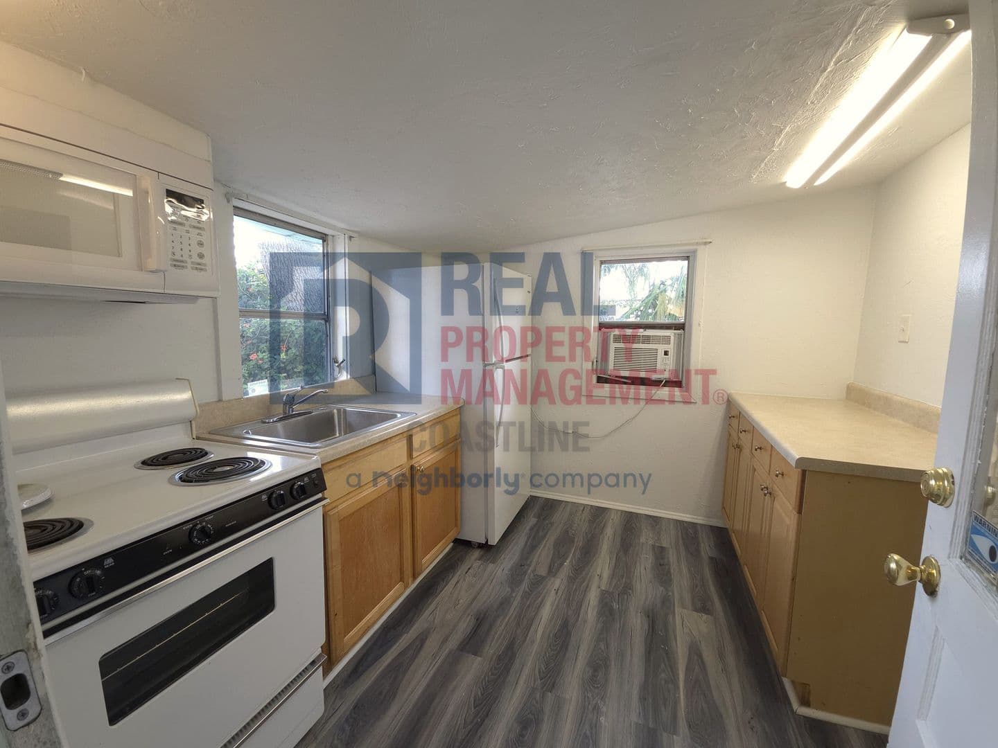 Private 1BR Cottage in the Village of the Arts 7 of 8