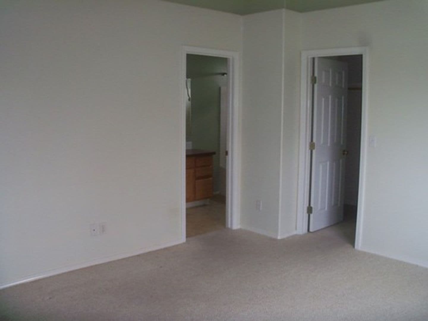 3412 Manchester Dr 2 of 22