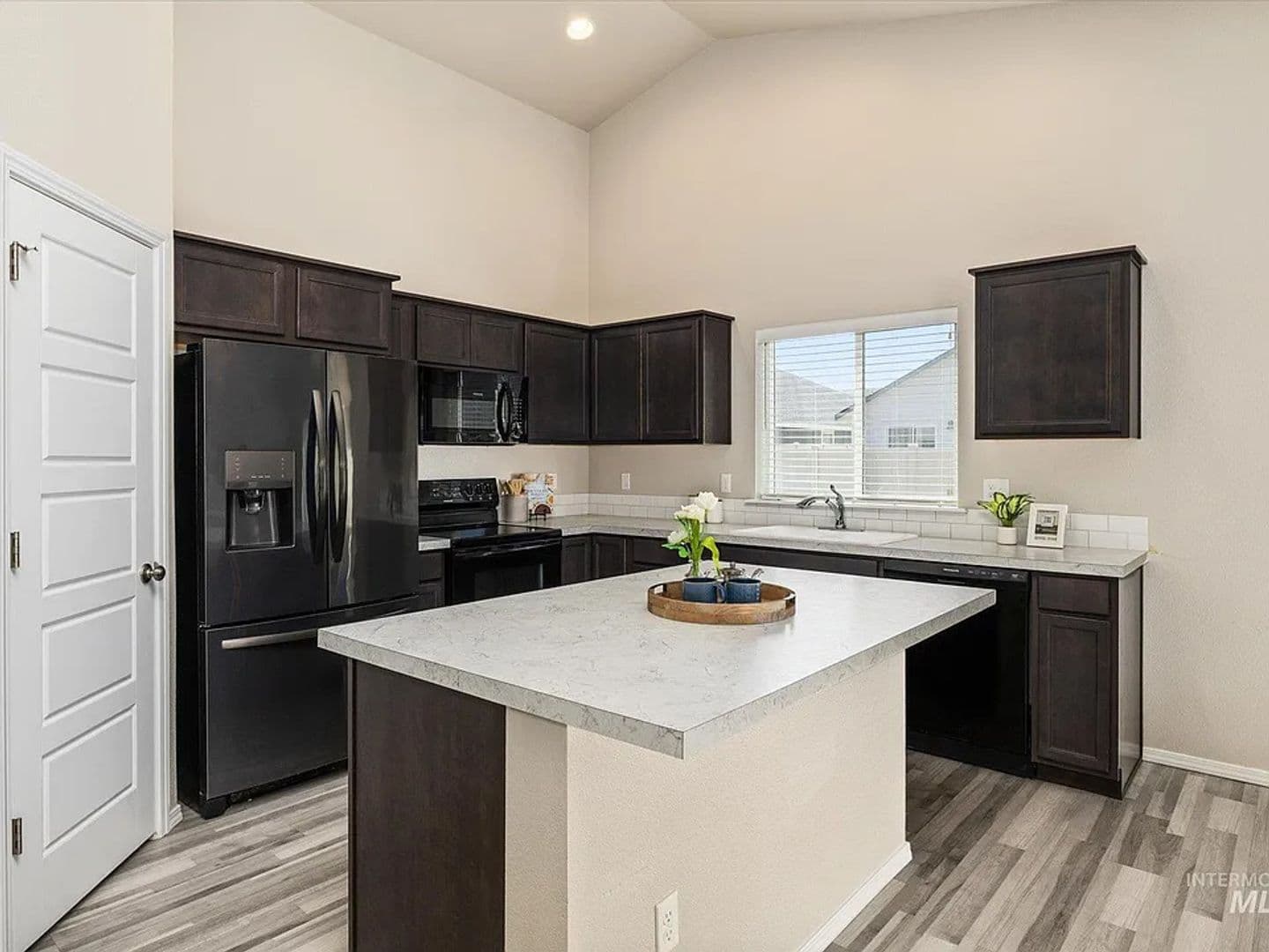 11887 W Box Canyon St 3 of 19