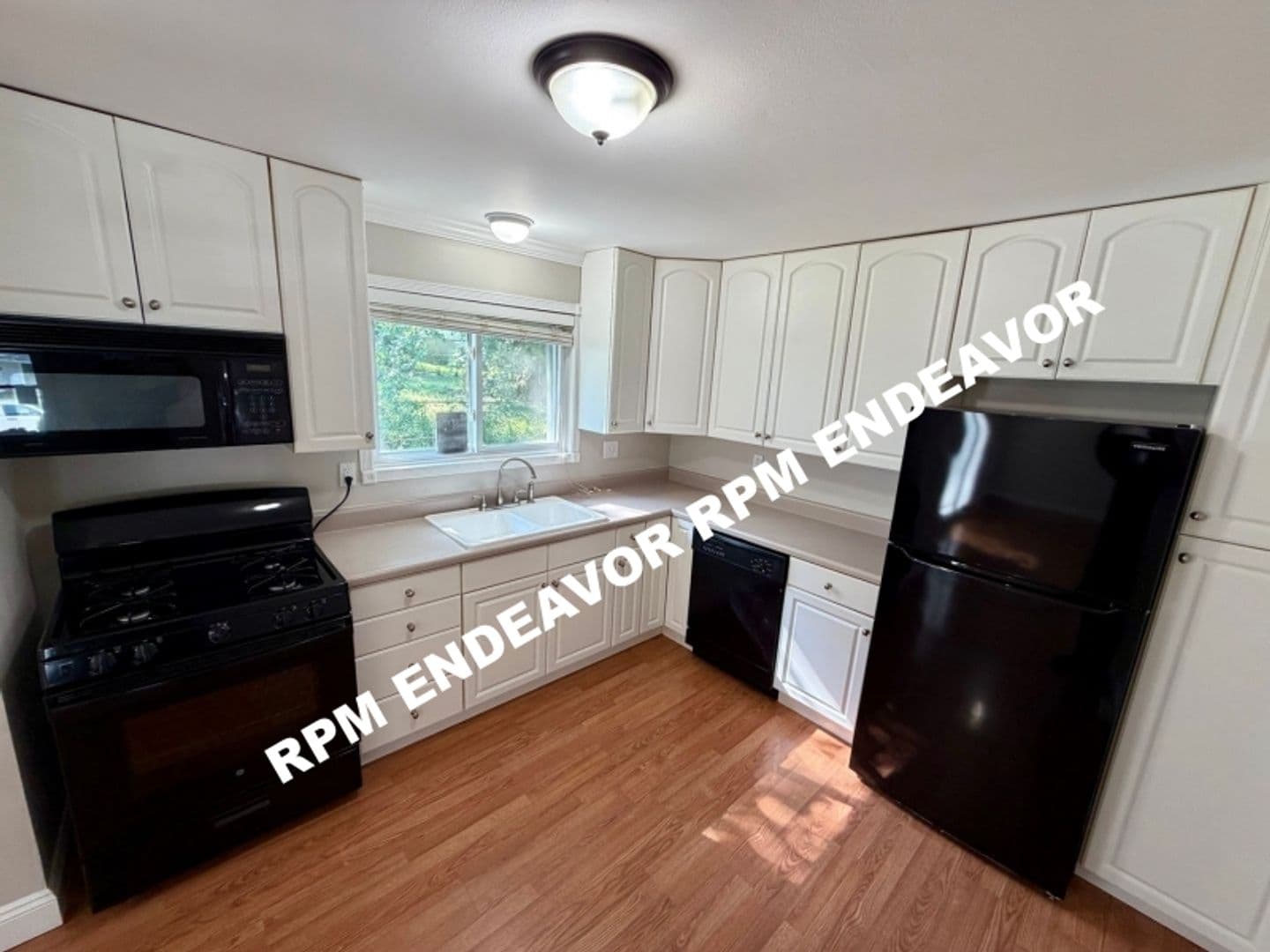 1407 La Cerros Lane 6 of 23