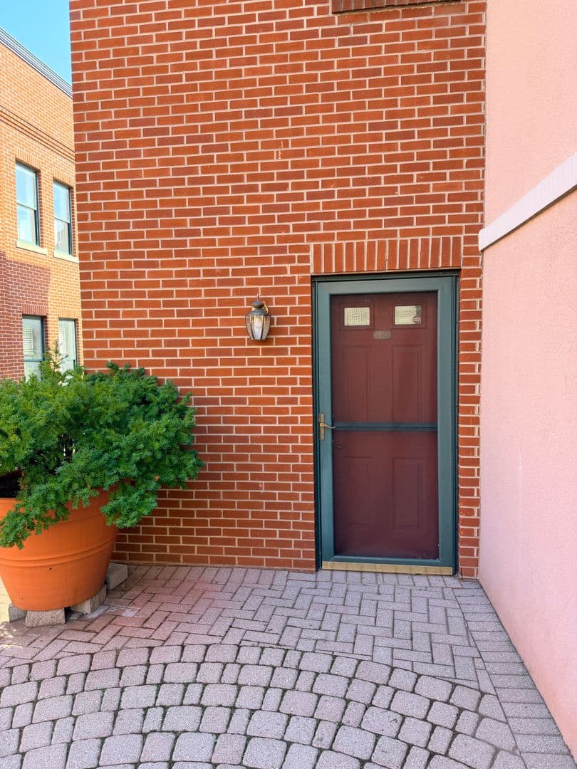 133 Walton Street Unit 130 3 of 19