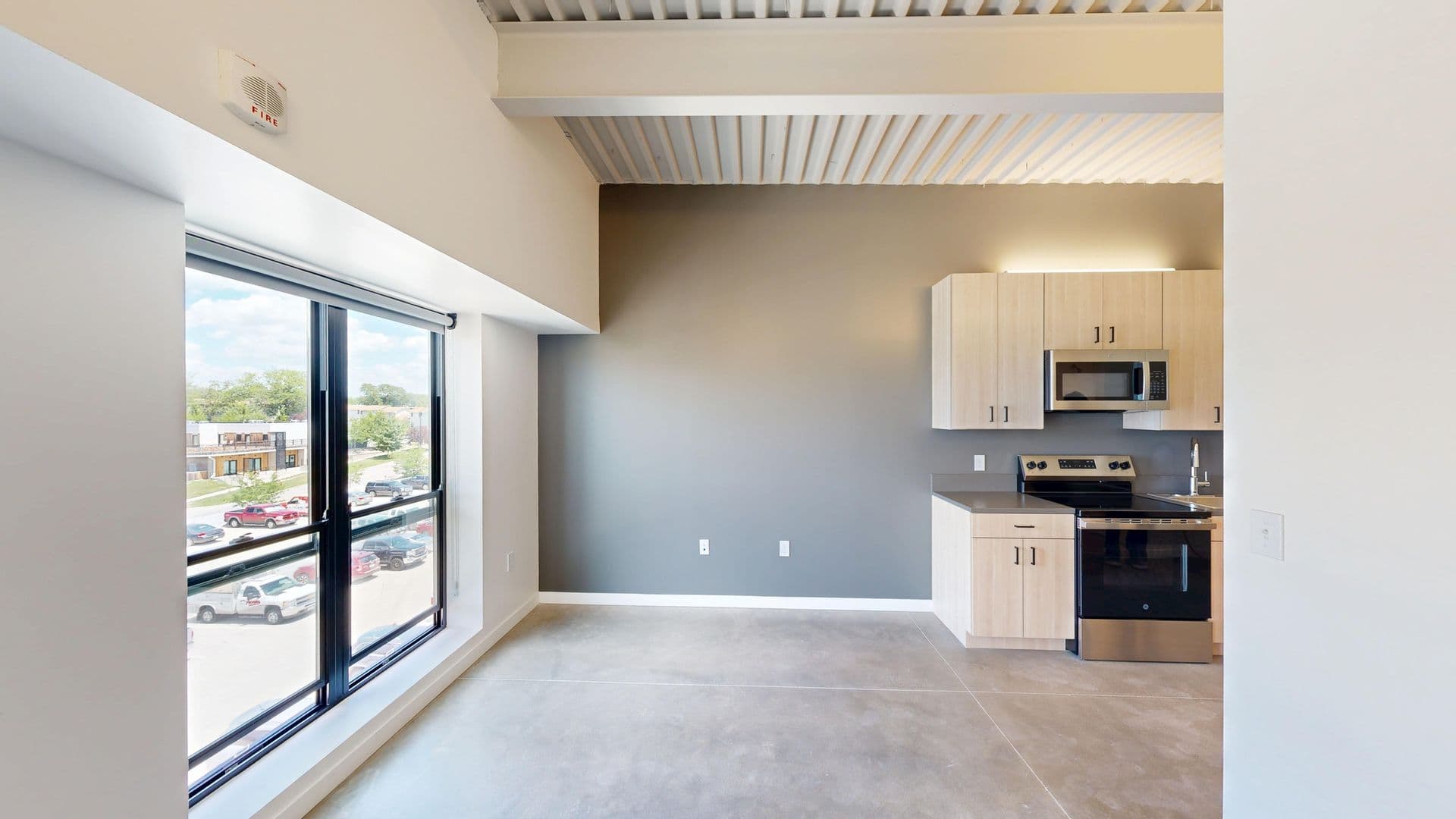 418 East Grand 3 of 8