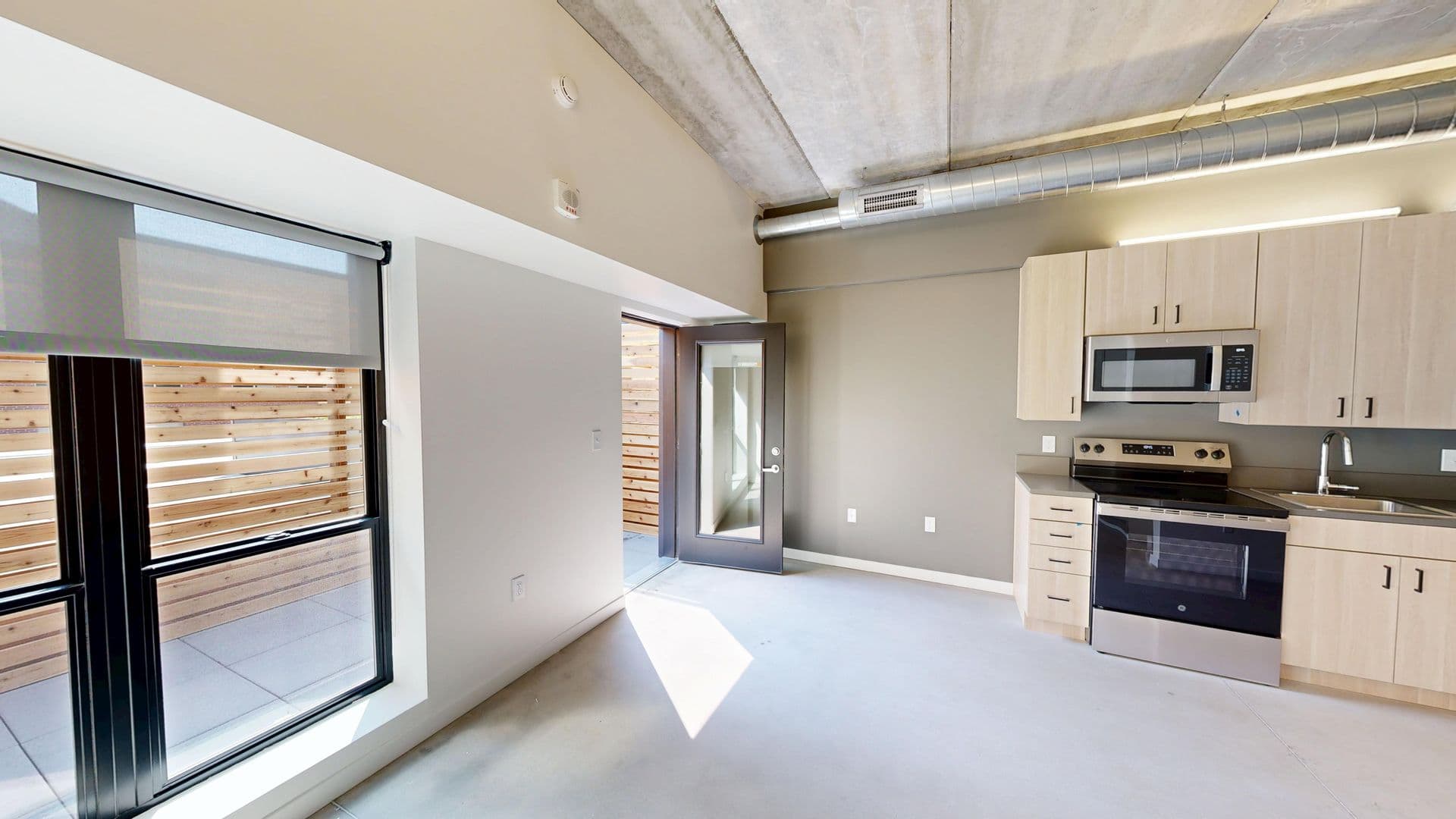 418 East Grand 3 of 6