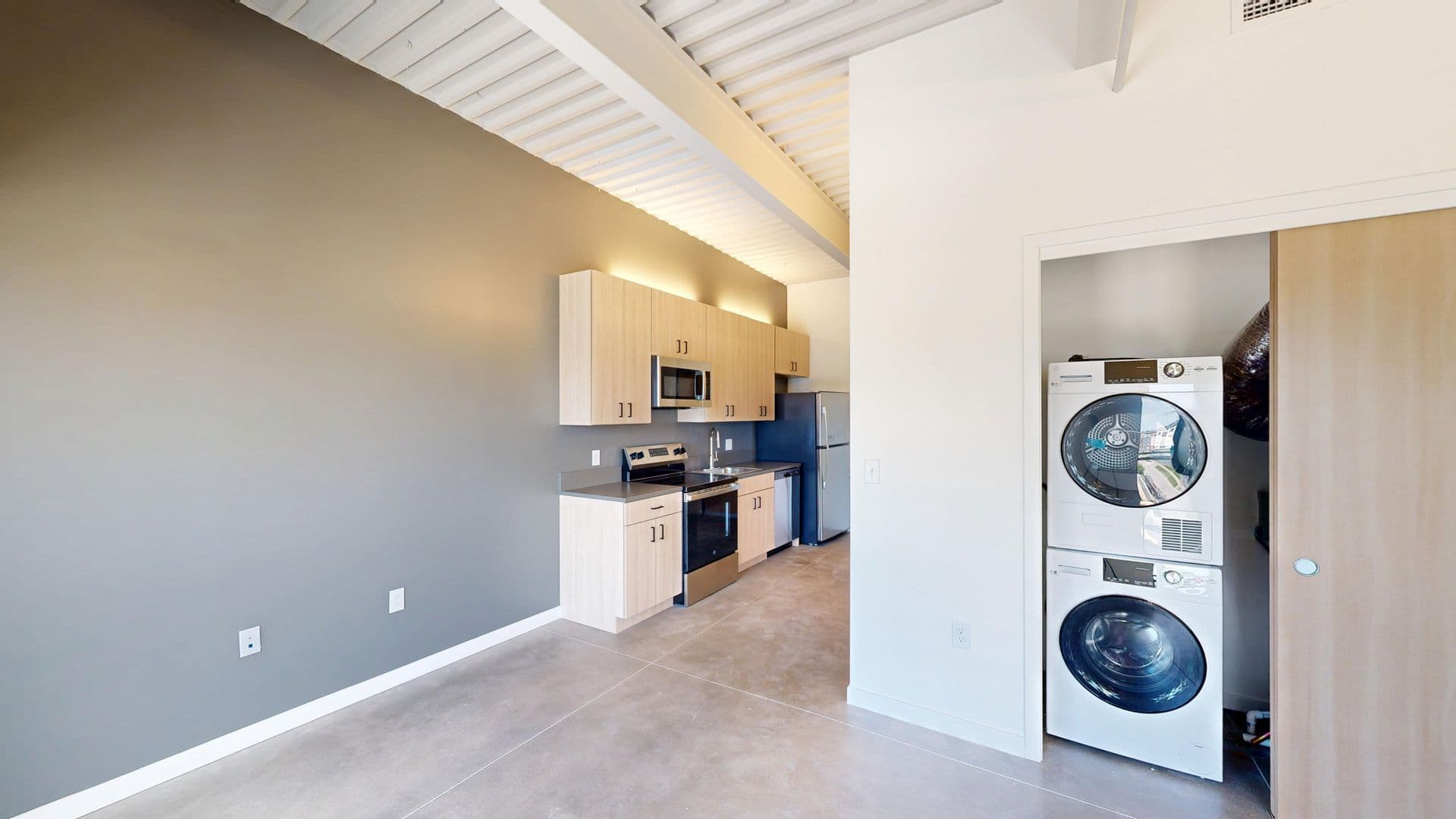 418 East Grand 8 of 8