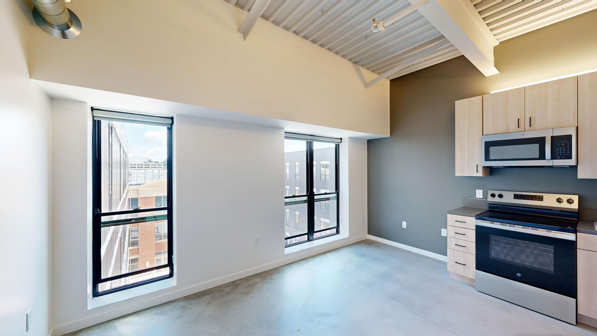 418 East Grand 2 of 8