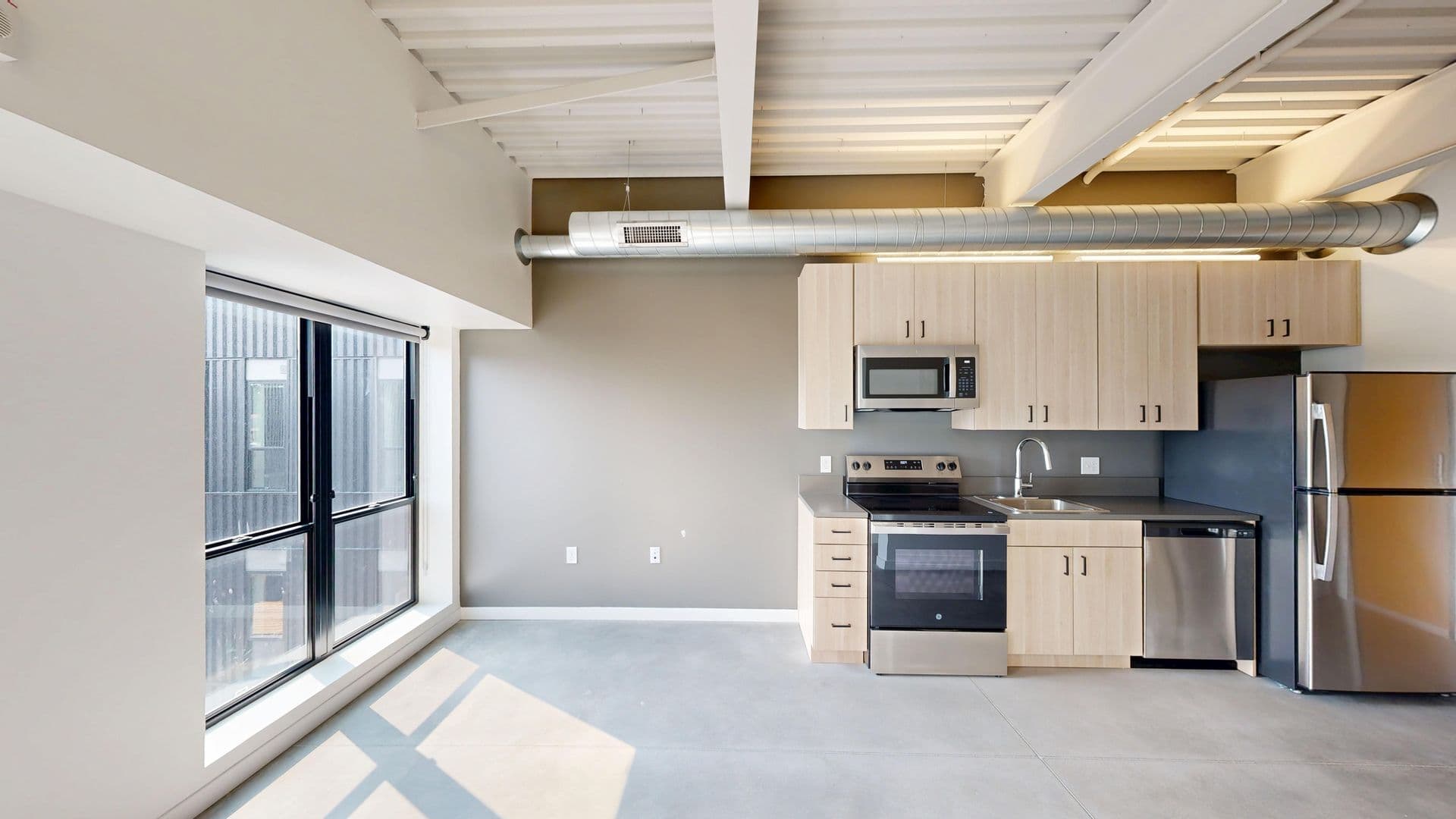 418 East Grand 2 of 6