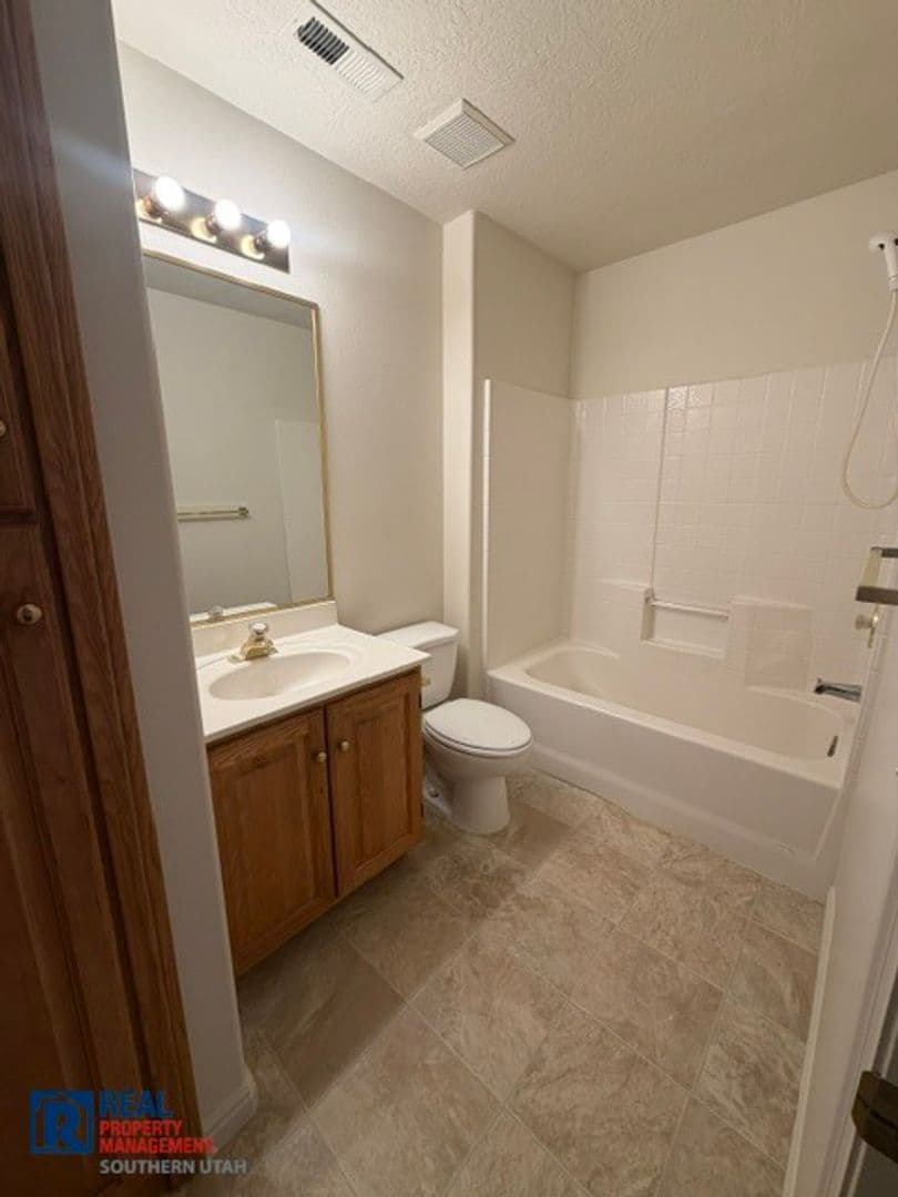 1115 N. 1570 W. #39 14 of 17