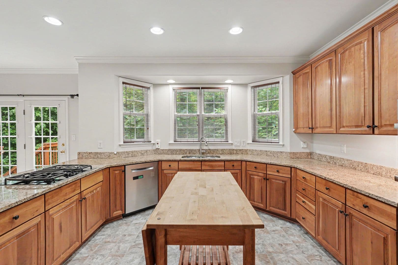 24 Crestwood Ln 28 of 38