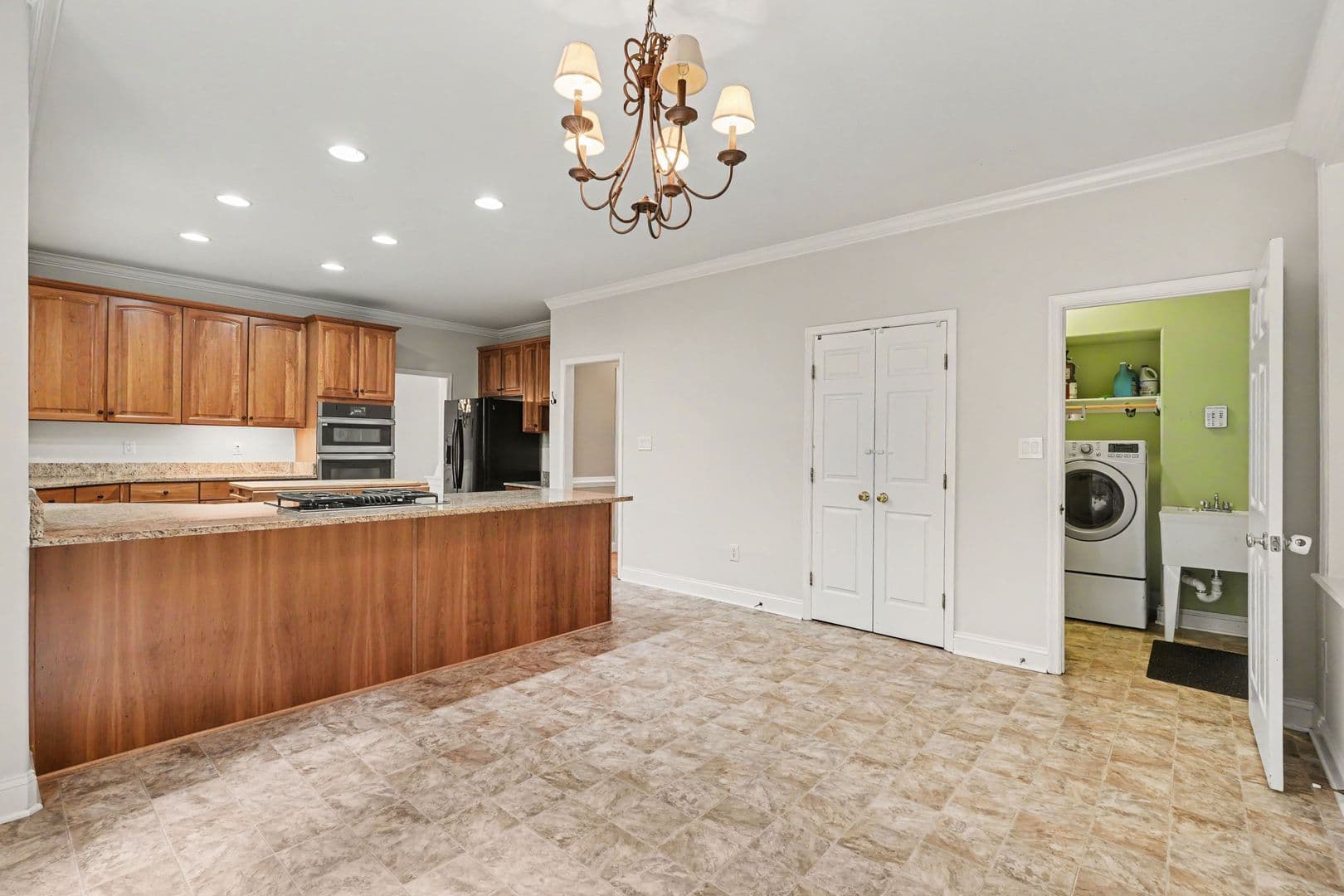 24 Crestwood Ln 30 of 38