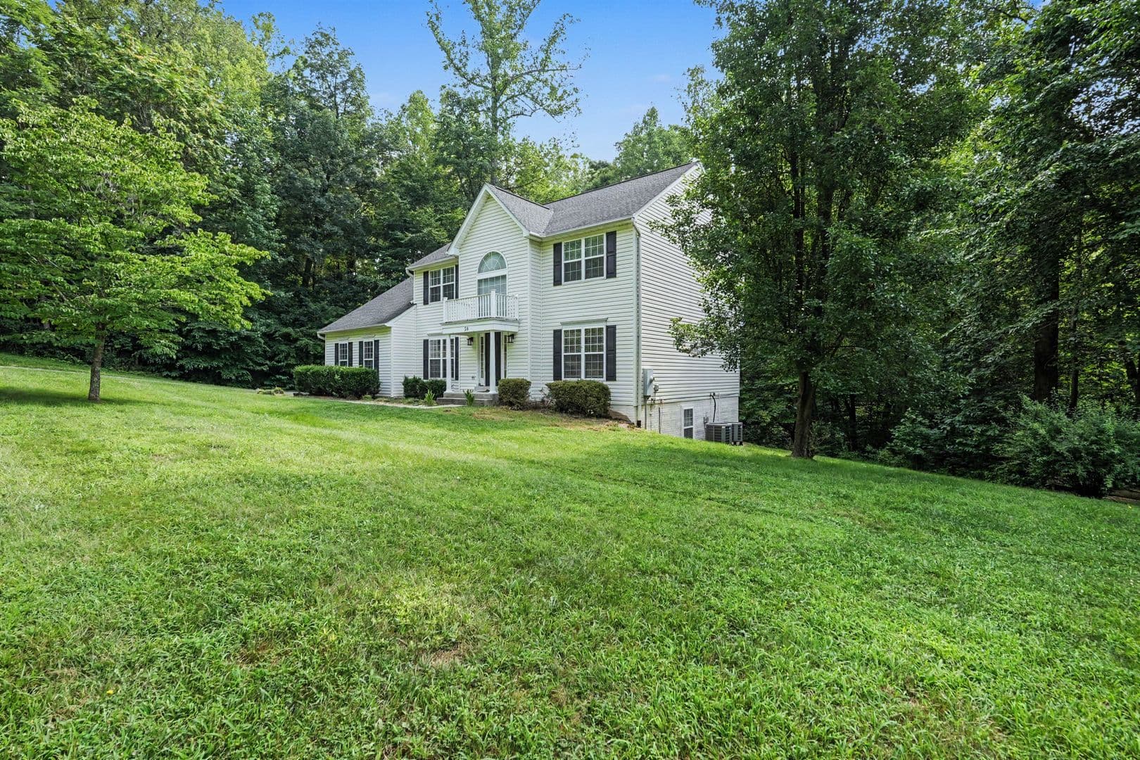 24 Crestwood Ln 17 of 38