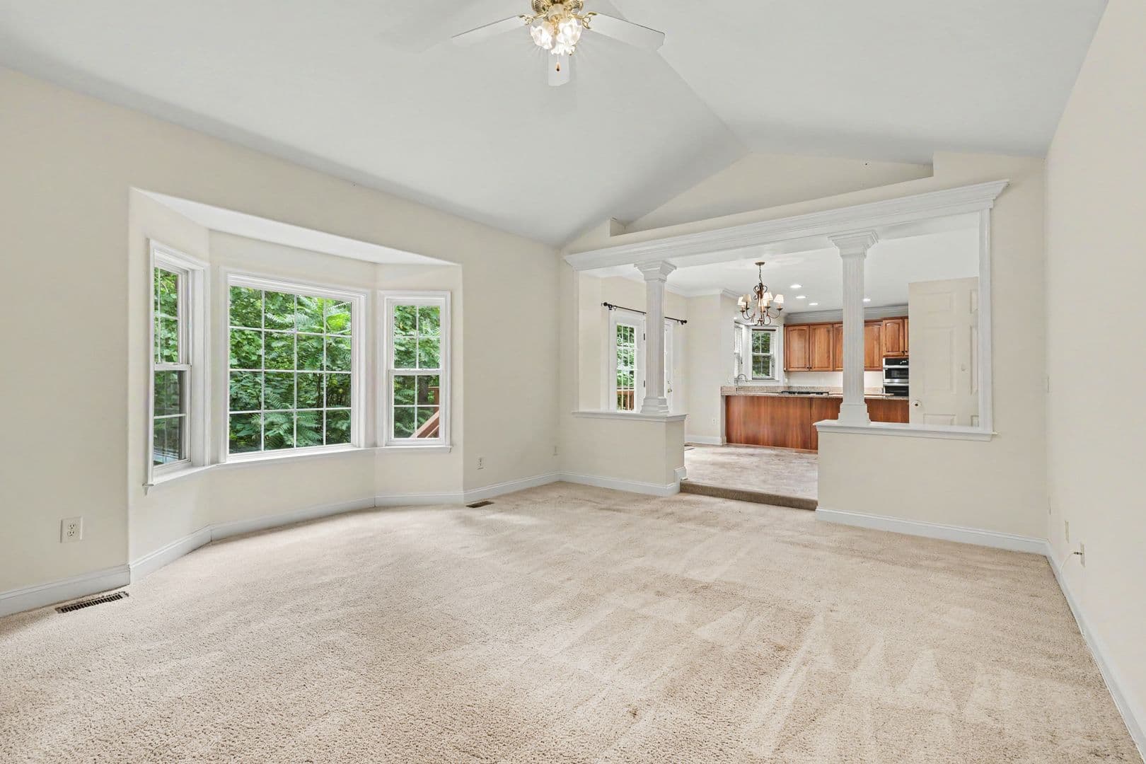 24 Crestwood Ln 8 of 38