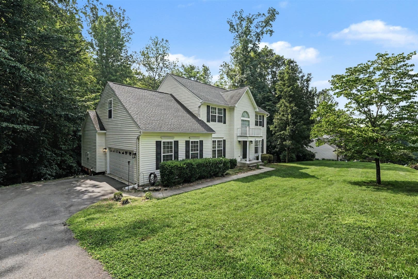 24 Crestwood Ln 34 of 38