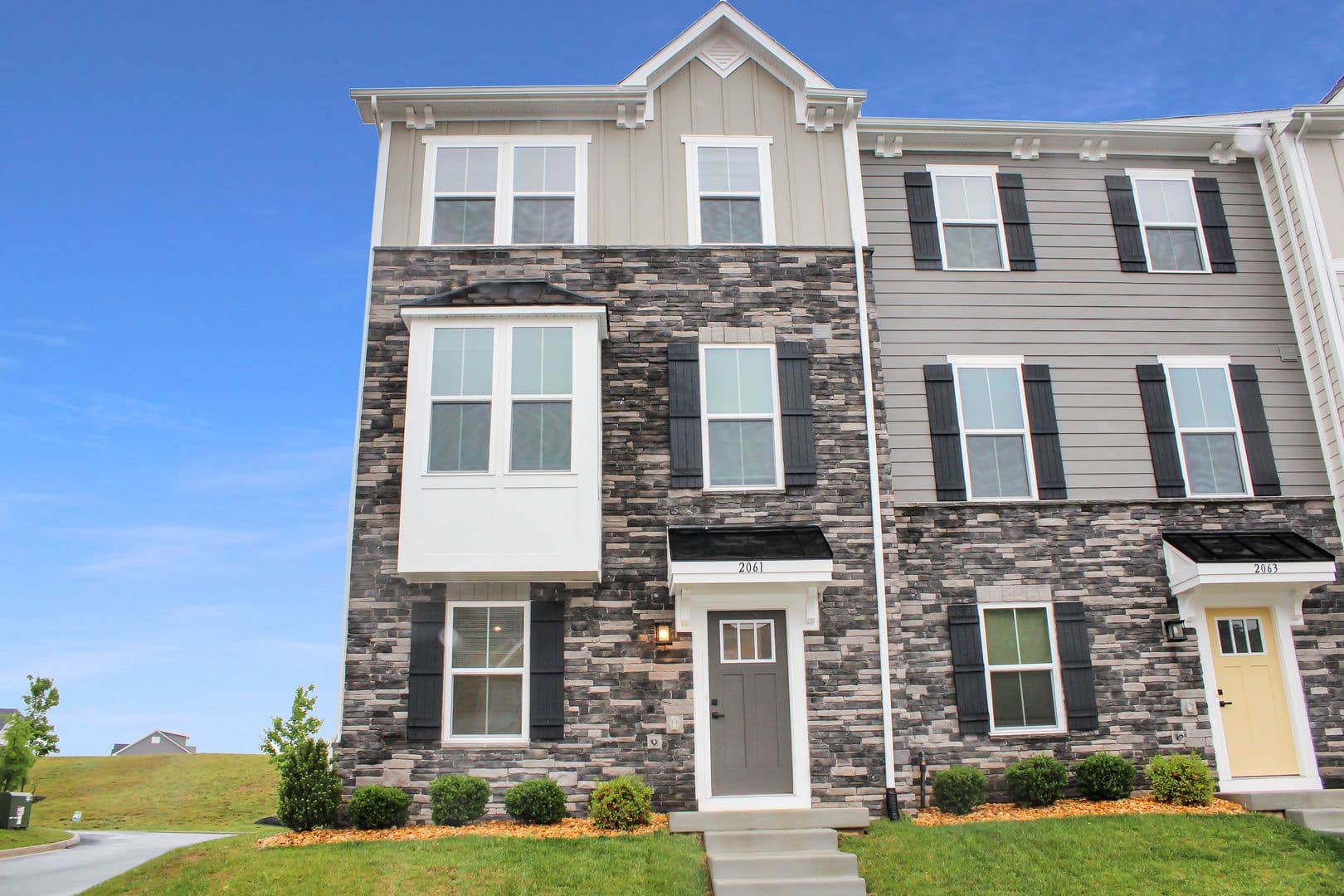 Lockwood Dr 2061 2 of 28