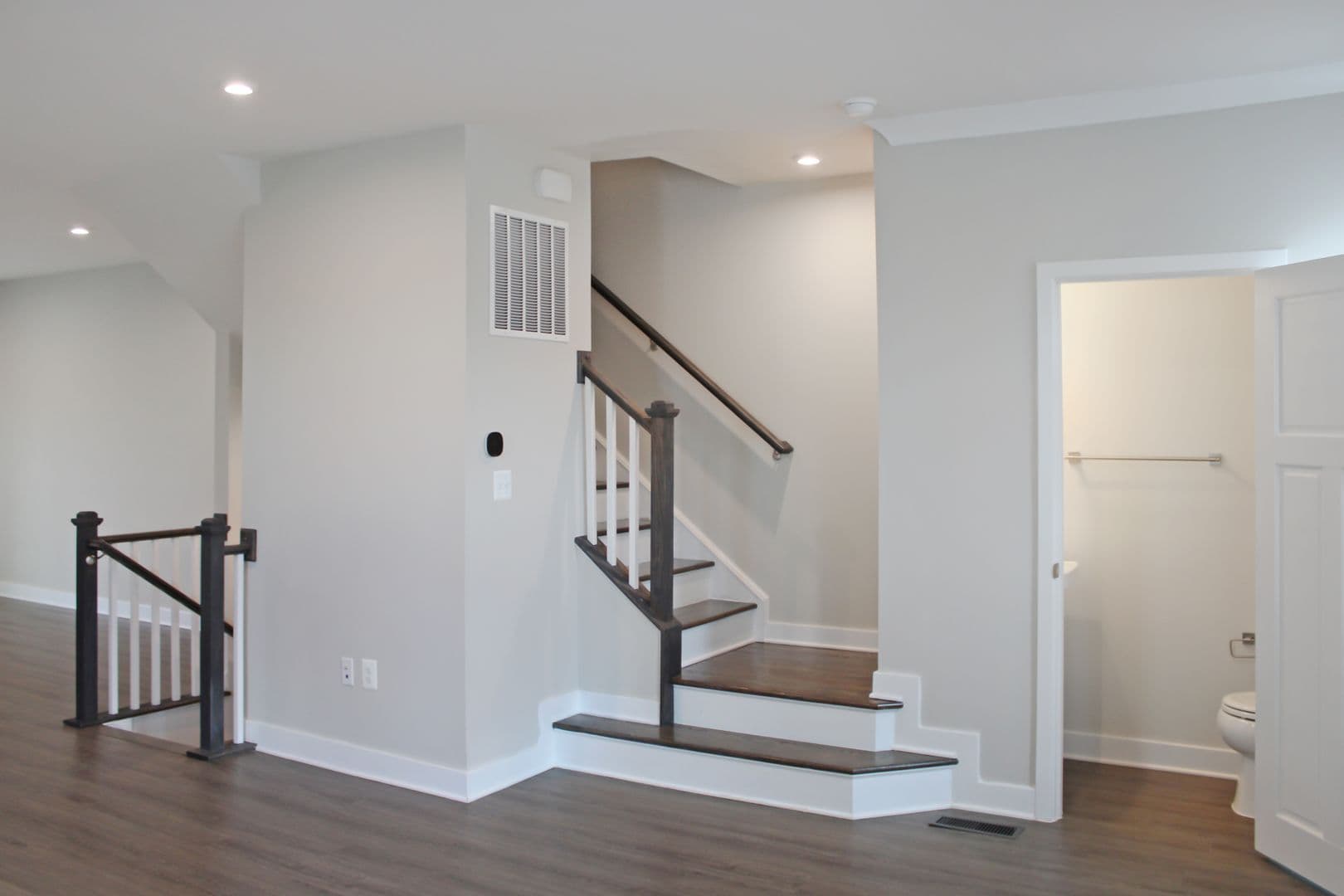 Lockwood Dr 2061 16 of 28