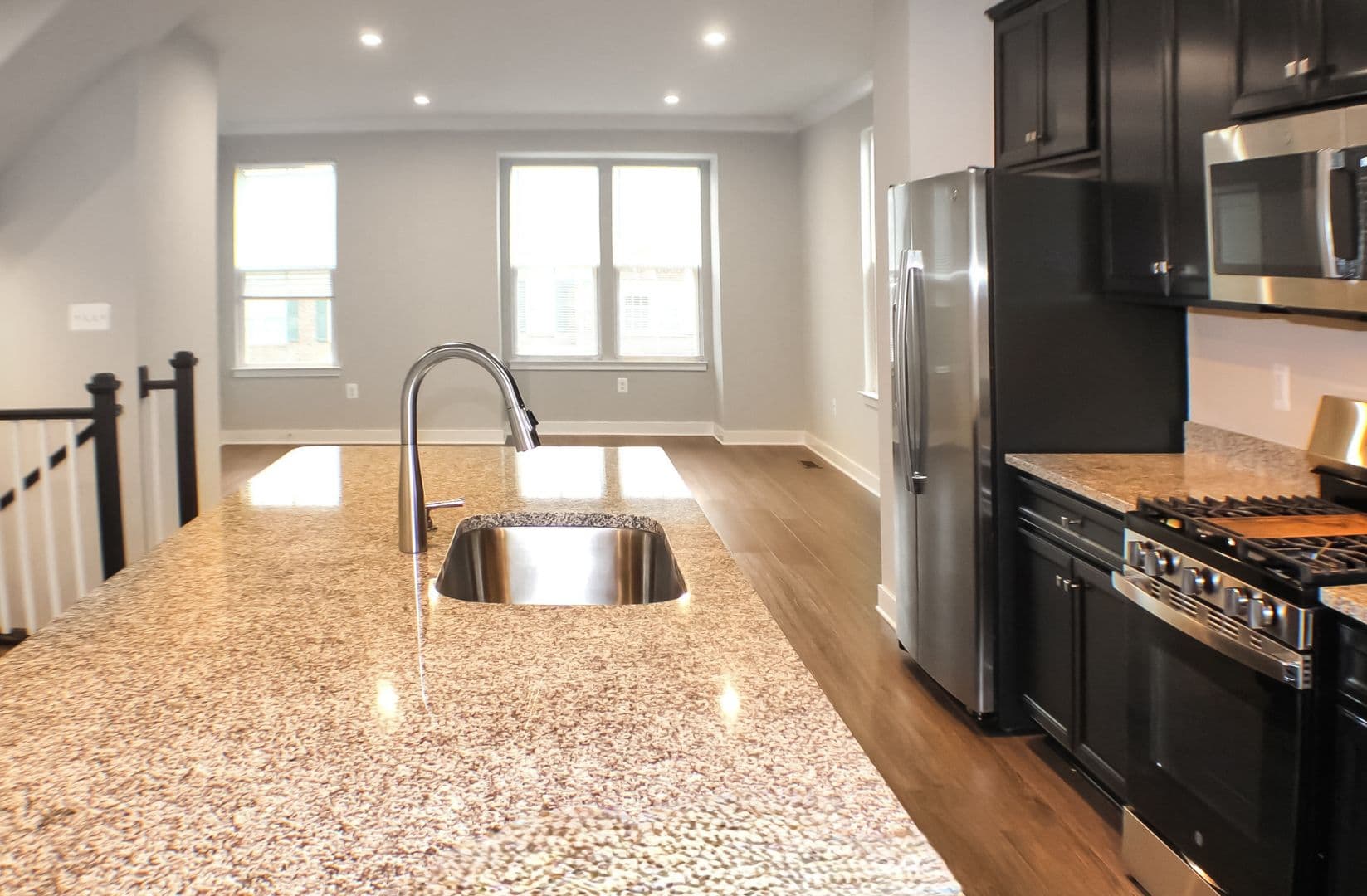 Lockwood Dr 2061 7 of 28