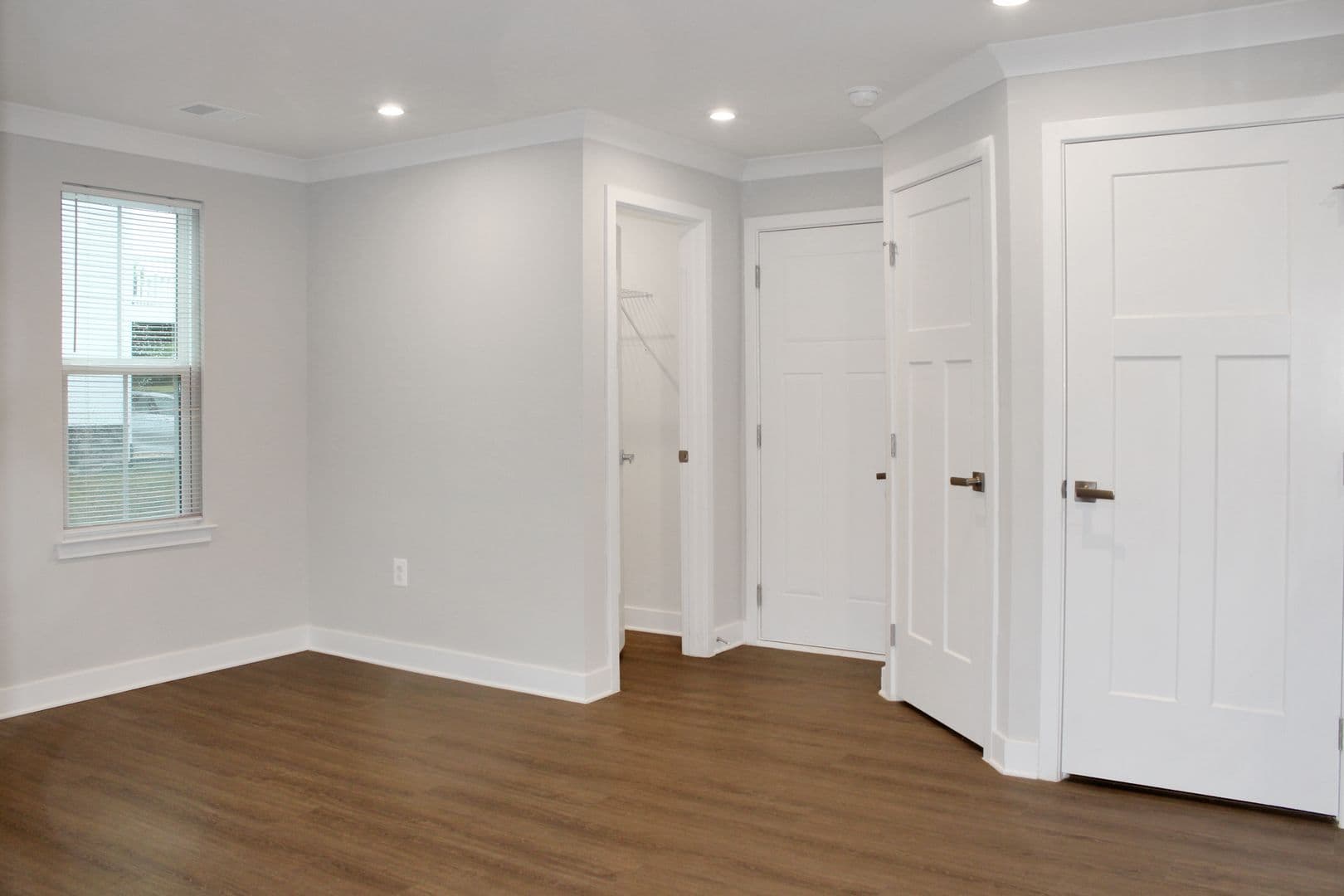 Lockwood Dr 2061 4 of 28