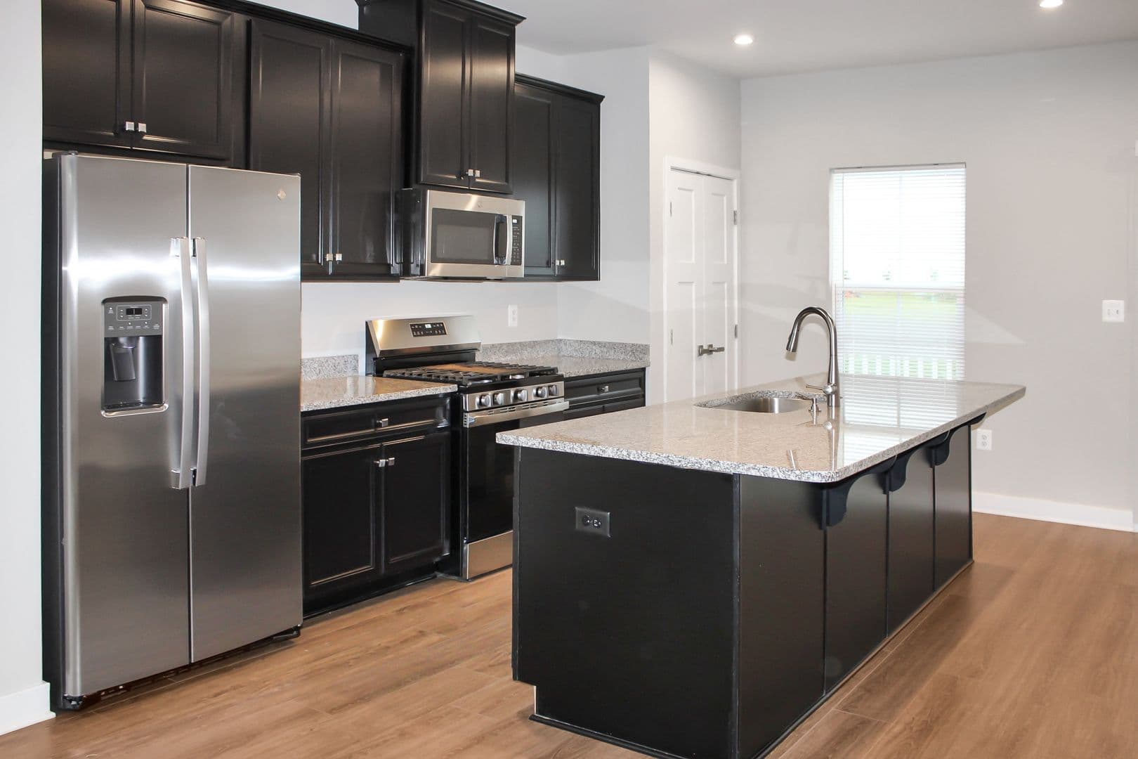 Lockwood Dr 2061 9 of 28