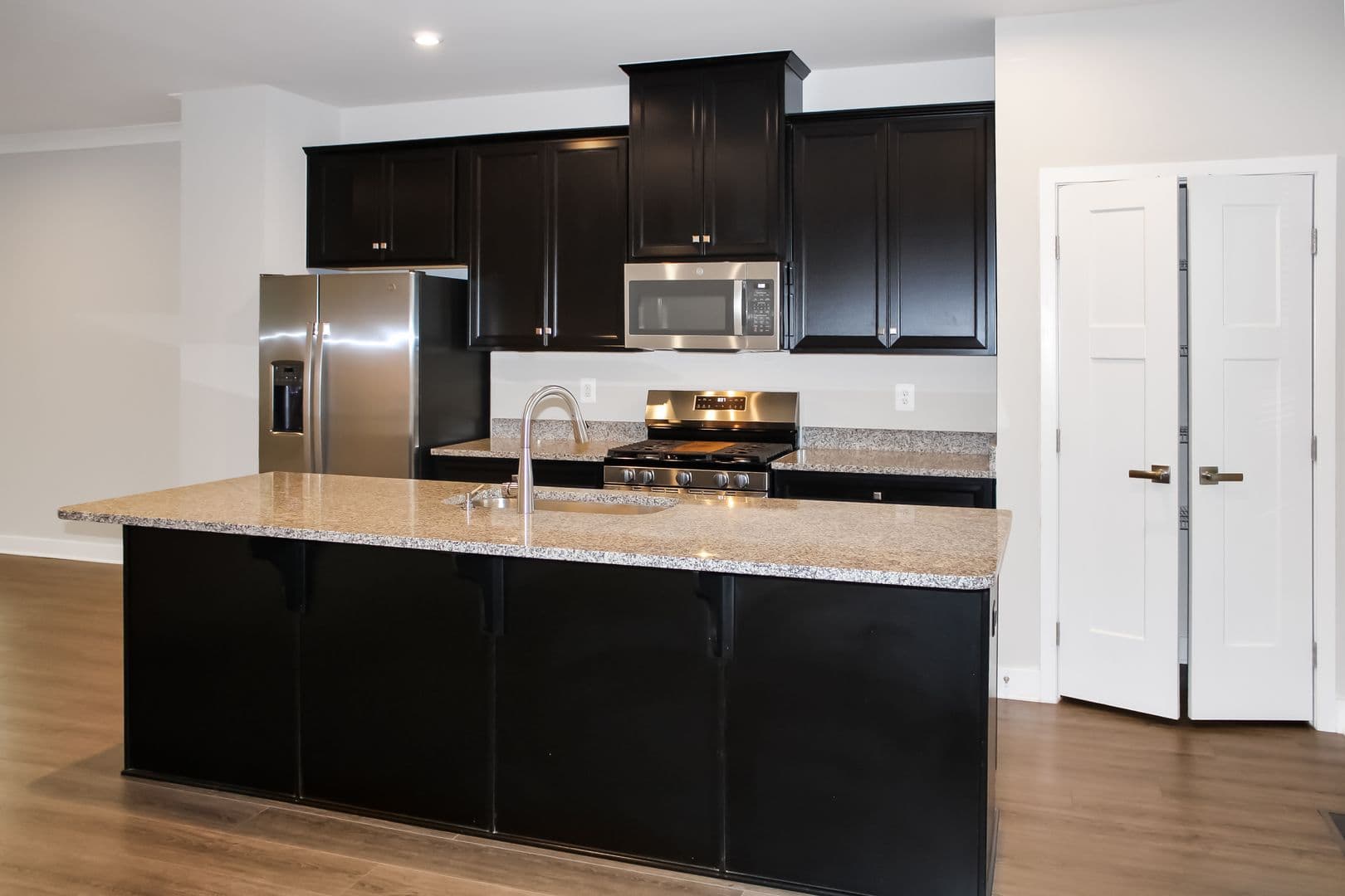 Lockwood Dr 2061 6 of 28