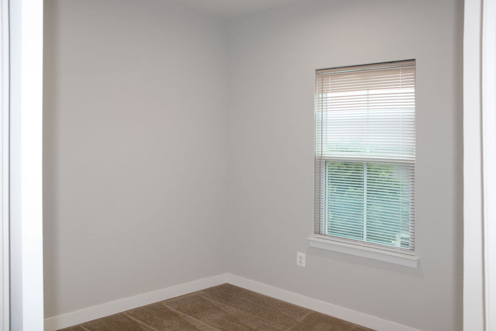 Lockwood Dr 2061 24 of 28