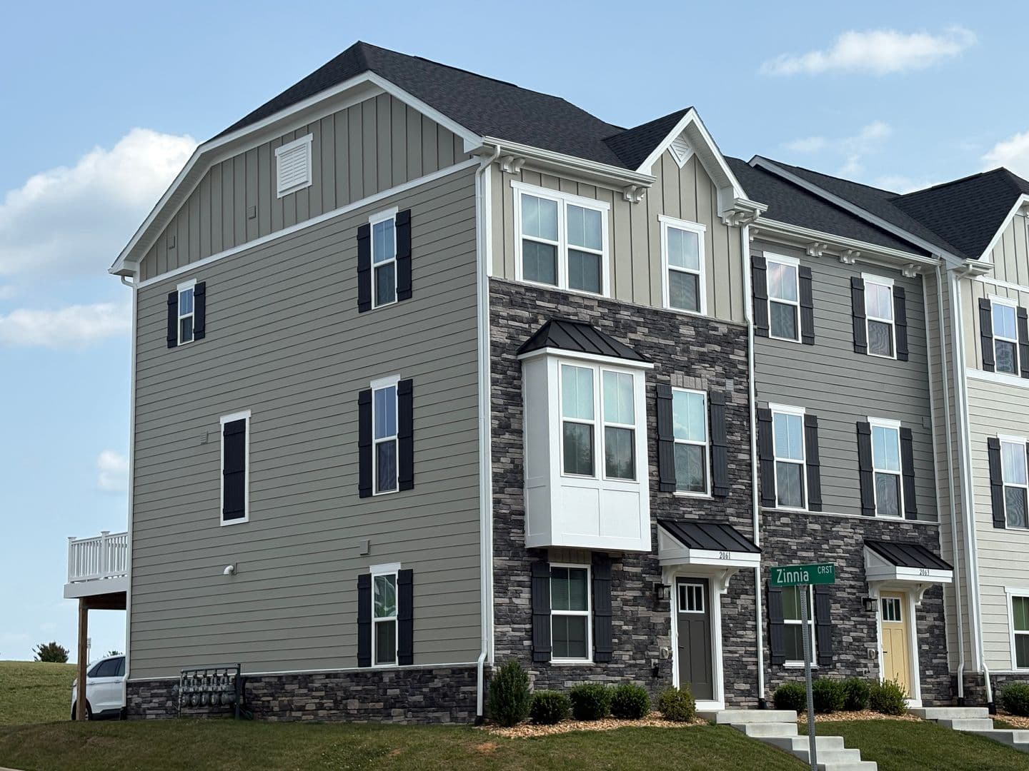 Lockwood Dr 2061 1 of 28