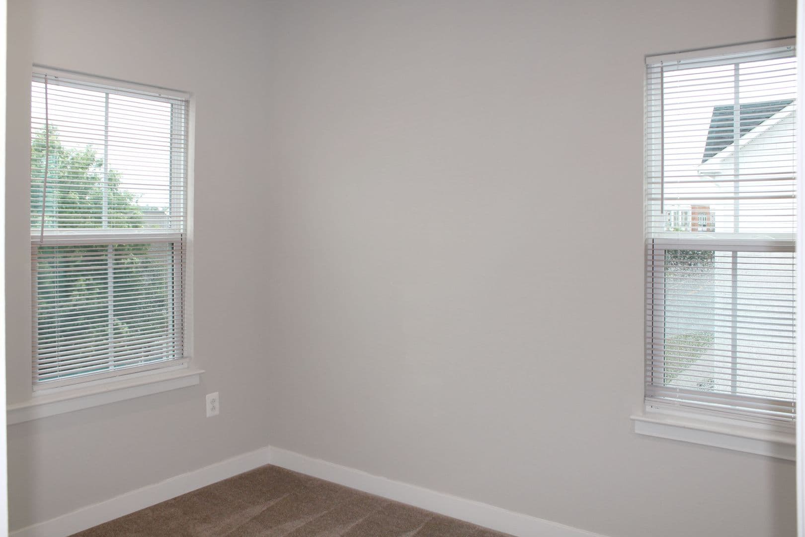 Lockwood Dr 2061 25 of 28