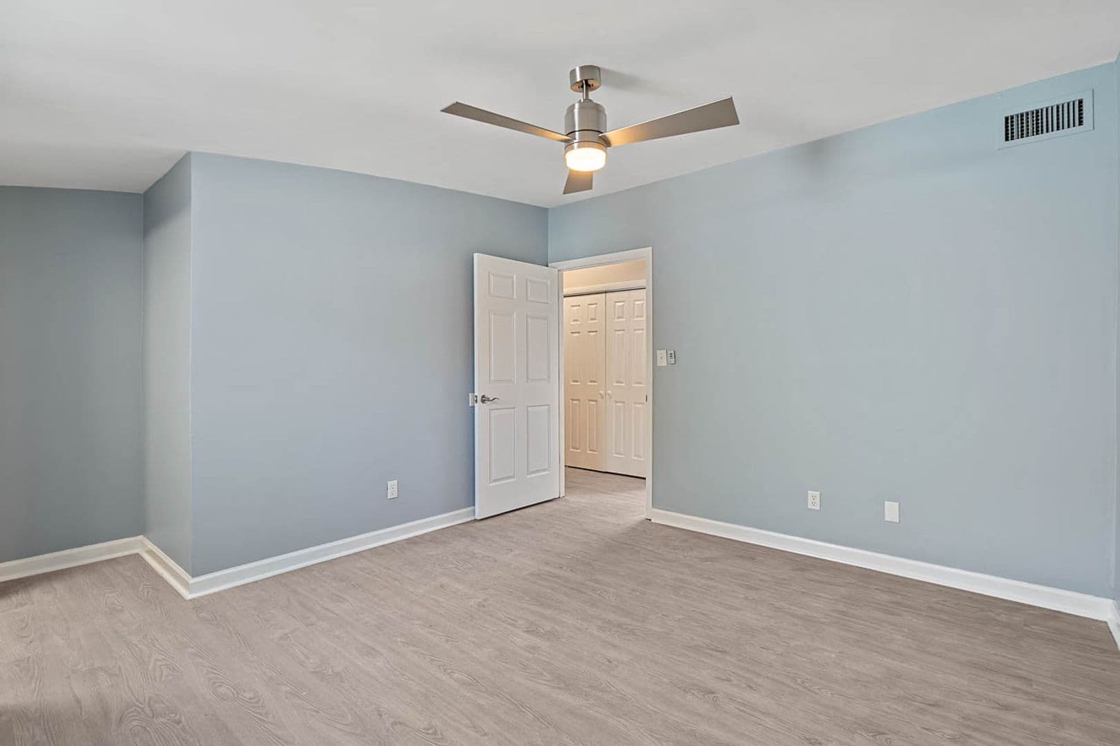 604 E. Iredell Avenue 17 of 19